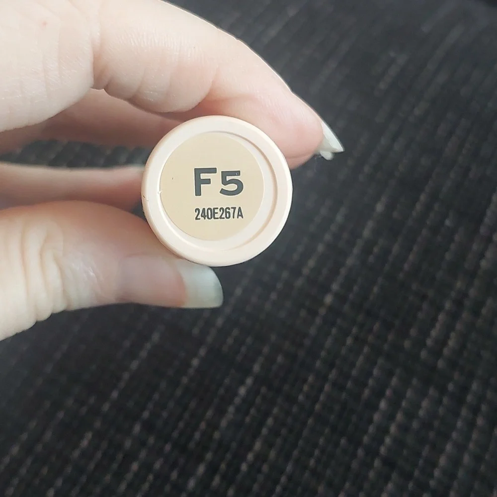 New‎ makeup revolution foundation stick F5